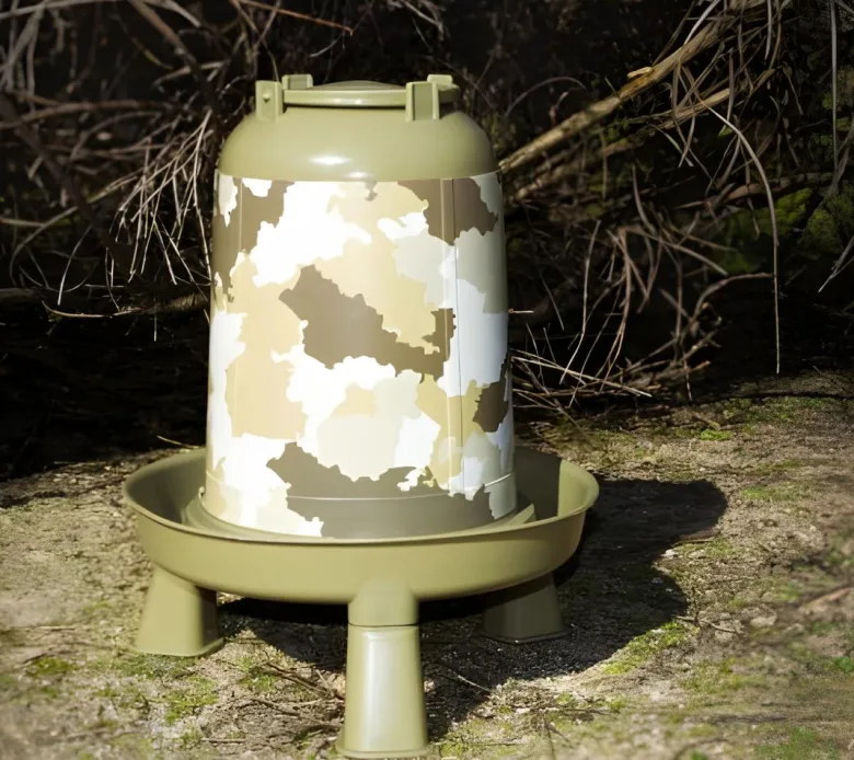 Bebedero camuflaje con patas